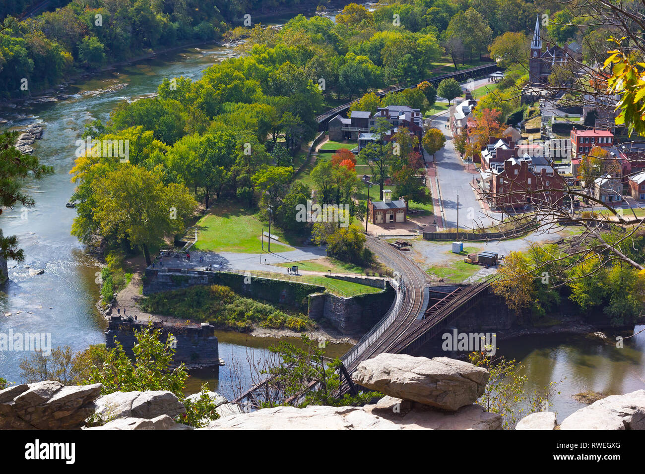 Railroad bridge at harpers ferry hires stock photography and images