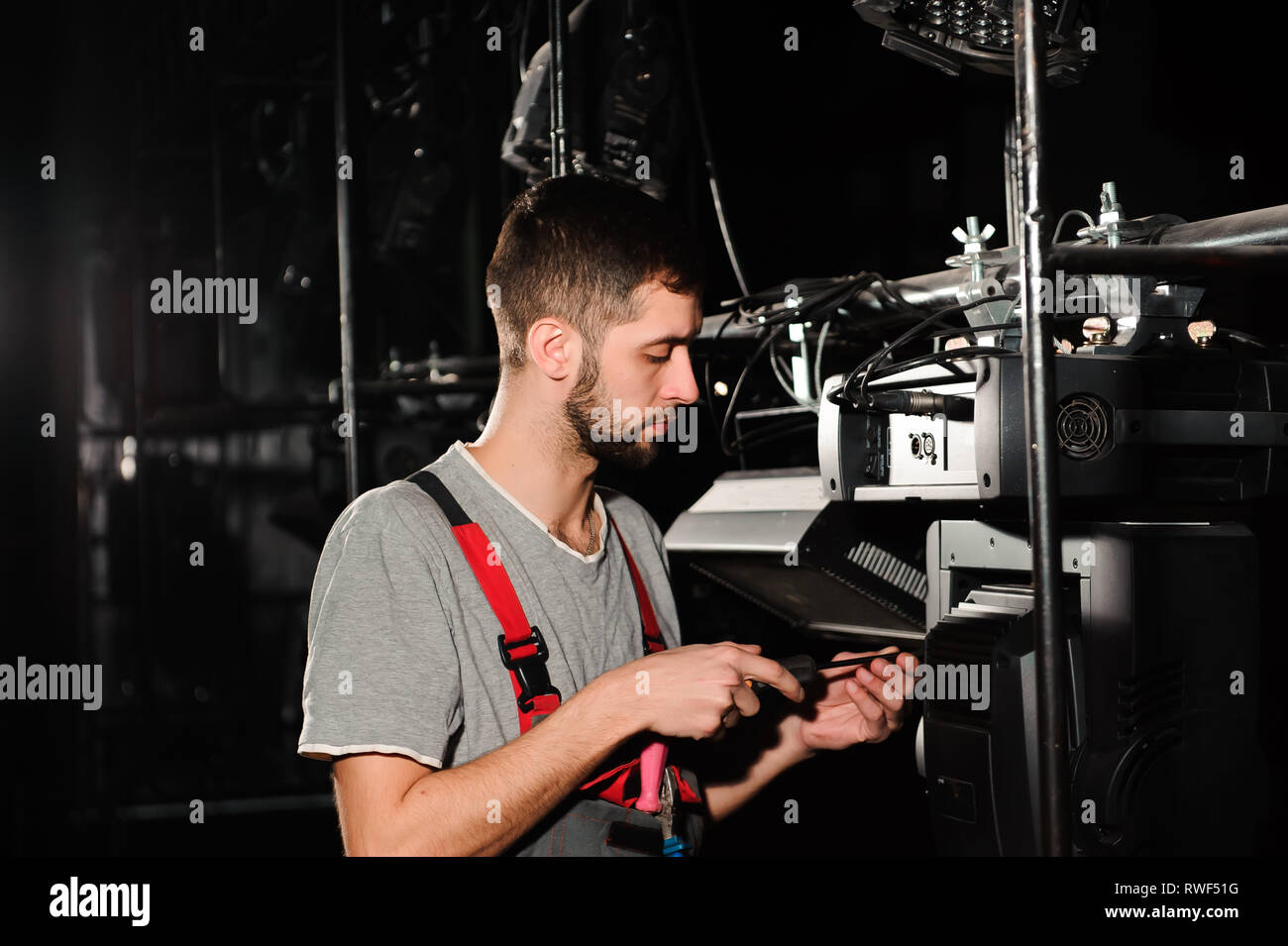 The lighting engineer adjusts the lights on the stage Stock Photo Alamy