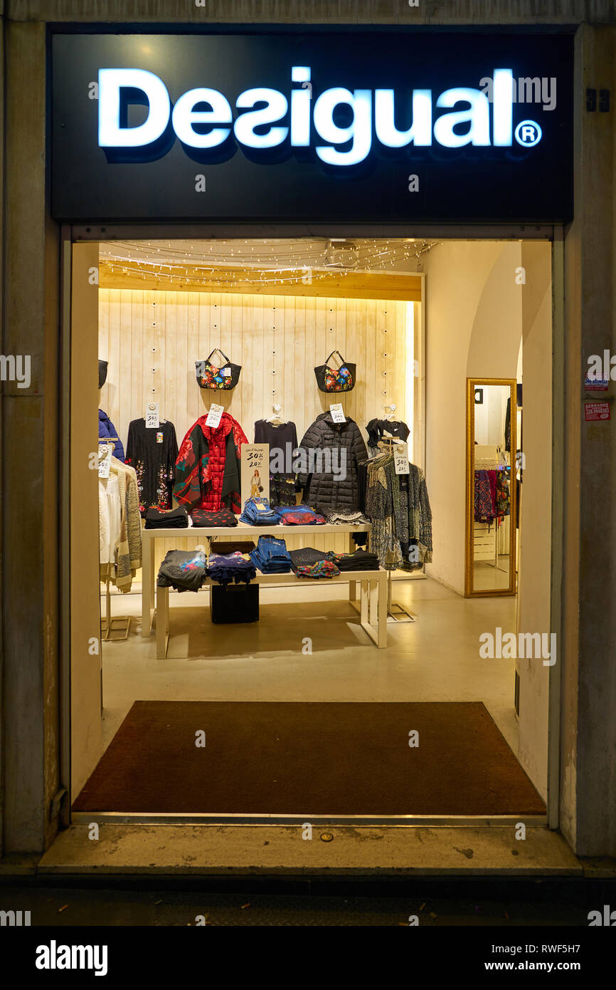 ROME, ITALY - CIRCA NOVEMBER, 2017: entrance to a Desigual store in Rome  Stock Photo - Alamy