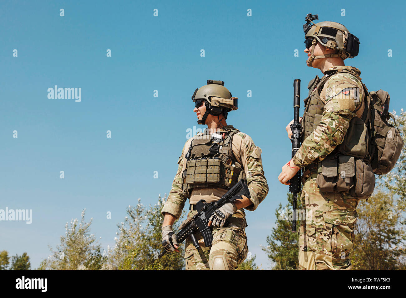 U.S. Army Rangers with weapons in the desert Stock Photo Alamy