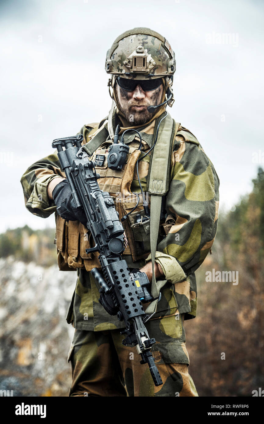 Norwegian rapid reaction special forces FSK soldier patrolling in the  forest Stock Photo - Alamy