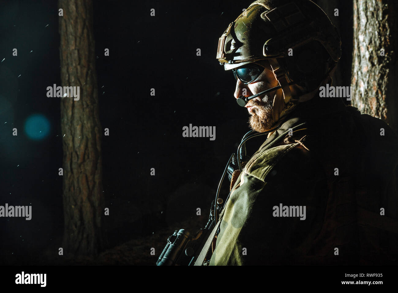 Soldier in forest hi-res stock photography and images - Alamy