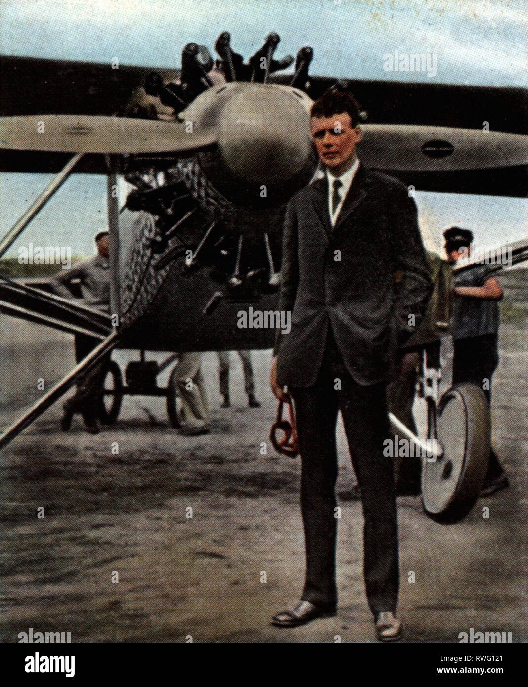 Lindbergh, Charles, 4.2.1902 - 26.8.1974, American aviator, full length, before his flight across the Atlantic Ocean, Roosevelt Field, New York, 20.5.1927, coloured photograph, cigarette card, series 'Die Nachkriegszeit', 1935, Additional-Rights-Clearance-Info-Not-Available Stock Photo