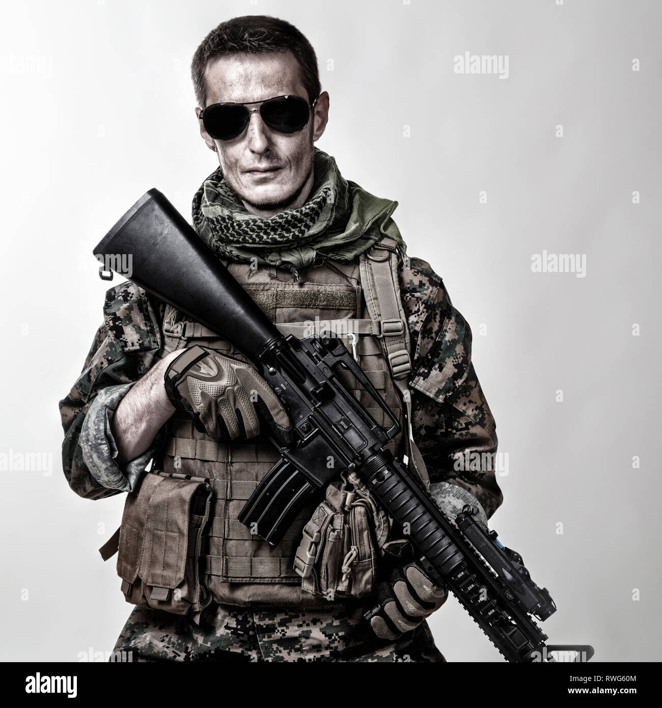 Modern Rifles Uniform Studio shot of U.S. Marine in uniform, equipped with rifle Stock Photo ...