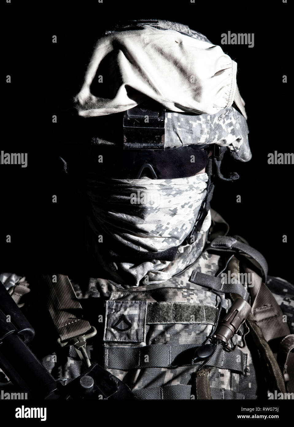 Shoulder portrait of Army soldier in combat helmet Stock Photo - Alamy