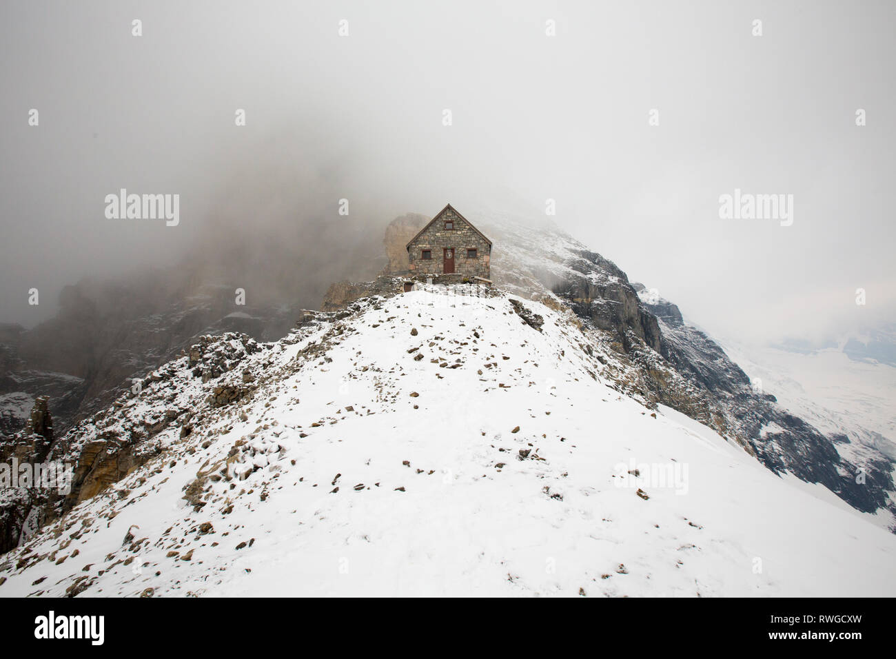 The Alpine Club of Canada's Abbot Pass hut, on the Continental Divide and the British Columbia / Alberta border, near Lake Louise, Alberta, Canada. Stock Photo