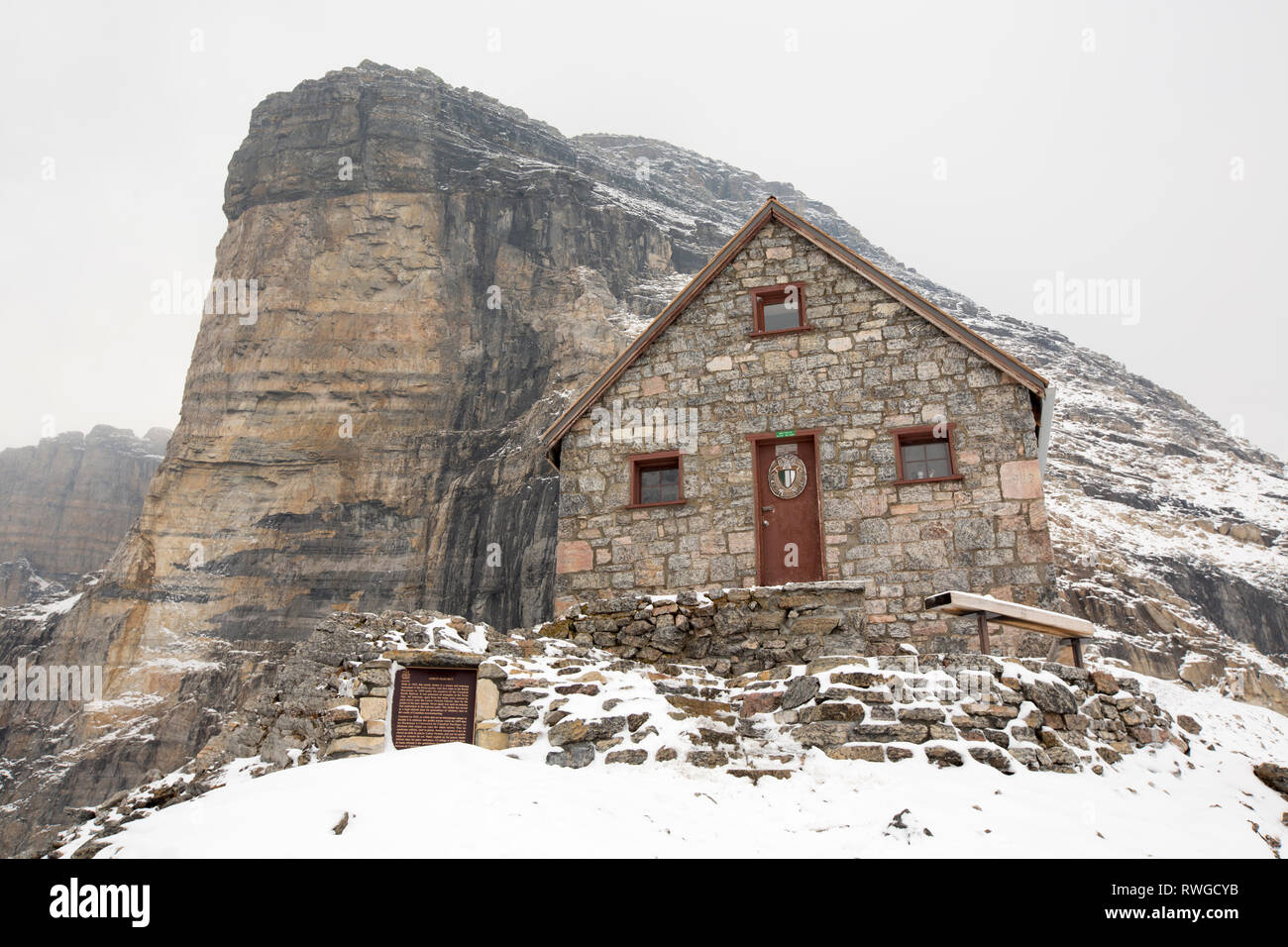 The Alpine Club of Canada's Abbot Pass hut, on the Continental Divide and the British Columbia / Alberta border, near Lake Louise, Alberta, Canada Stock Photo