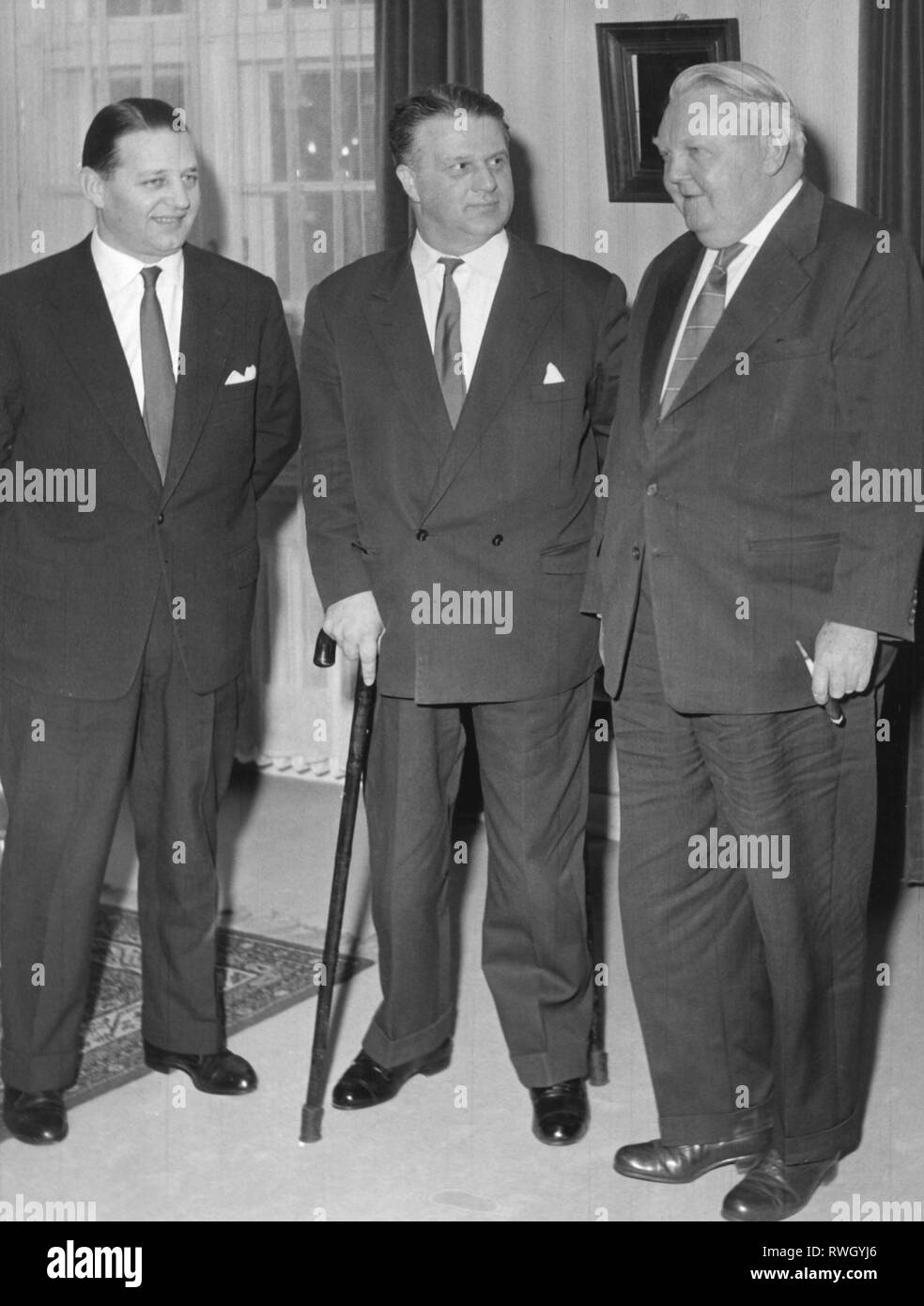 Reinert, Egon, 24.9.1908 - 23.4.1959, German politician (CDU), Prime Minister of the Saarland 4.6.1957 - 23.4.1959 (centre), at conversations about the incorporation of the Saarland to the economic area of the Federal Republic of Germany, with the Saarland minister of finance Manfred Schaefer (left) and Federal Minister of Economy Ludwig Erhard (right), Bonn, 21.1.1958, Additional-Rights-Clearance-Info-Not-Available Stock Photo