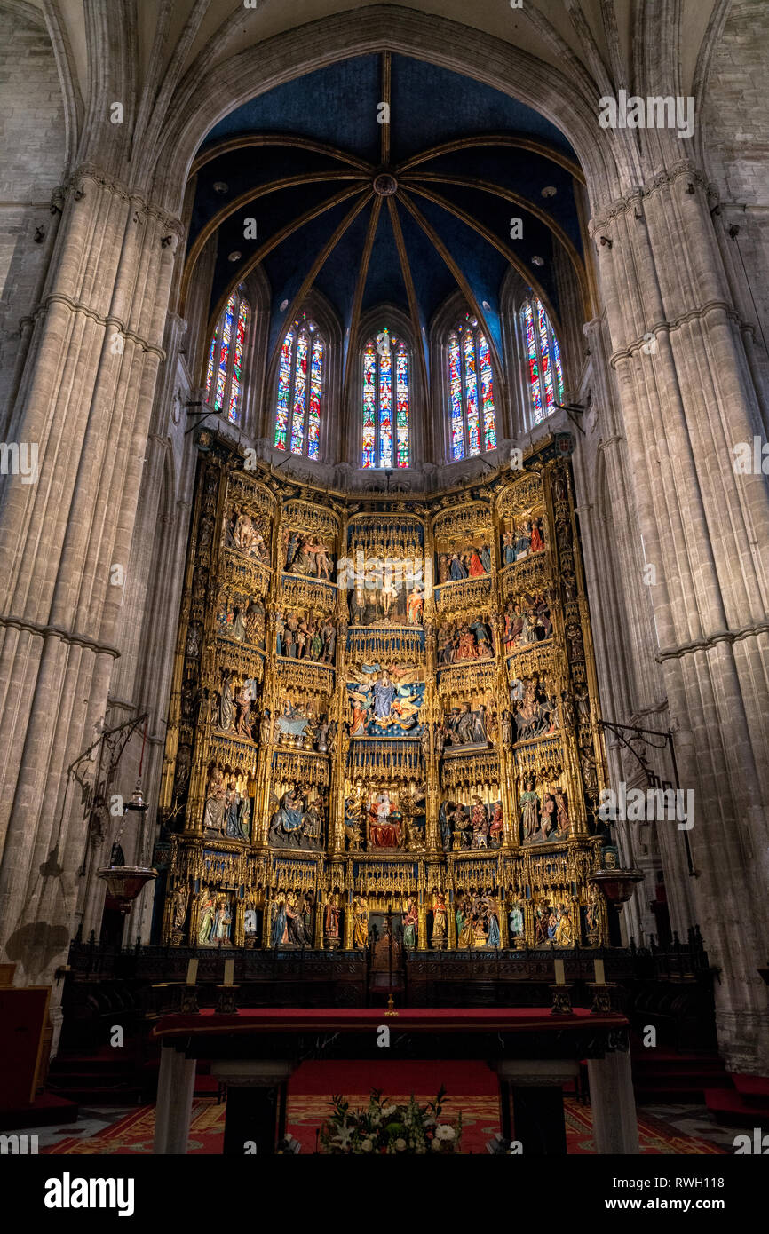 Gothic style altar hi-res stock photography and images - Alamy
