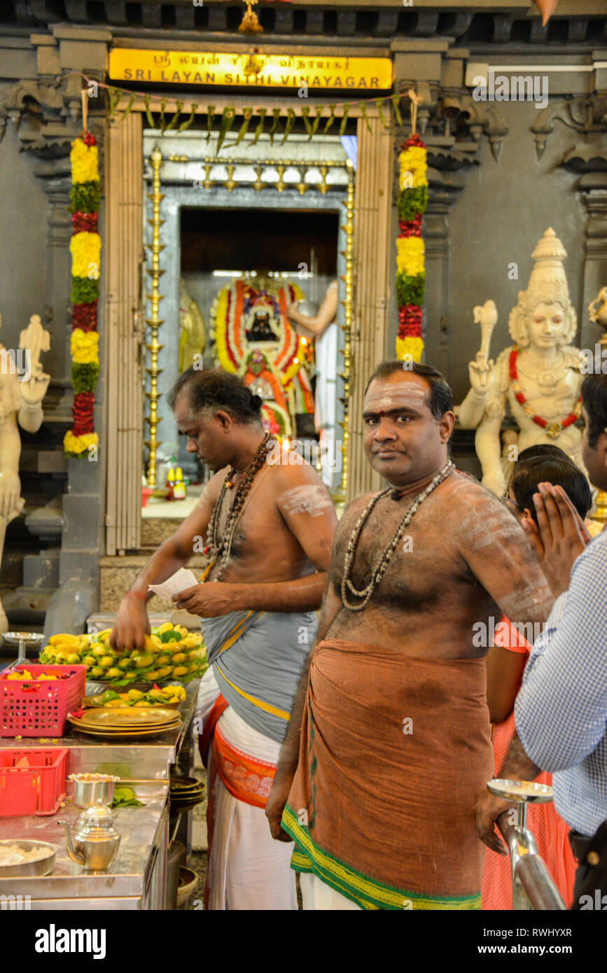 Asia Singapore Sri Layan Sithi Vinayagar Temple Stock Photo Alamy