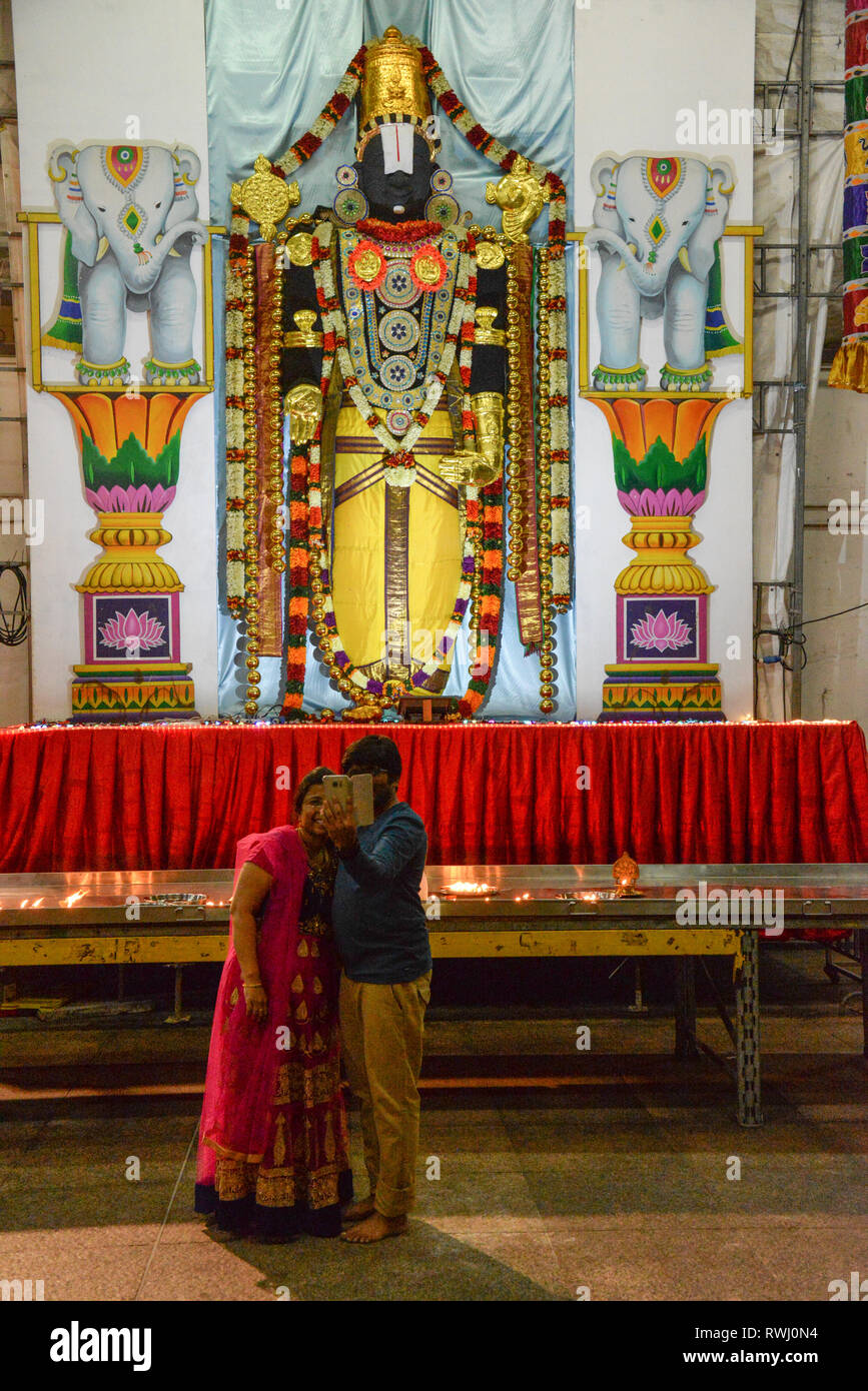 Asia Singapore Sri Srinivasa Perumal Temple Stock Photo Alamy
