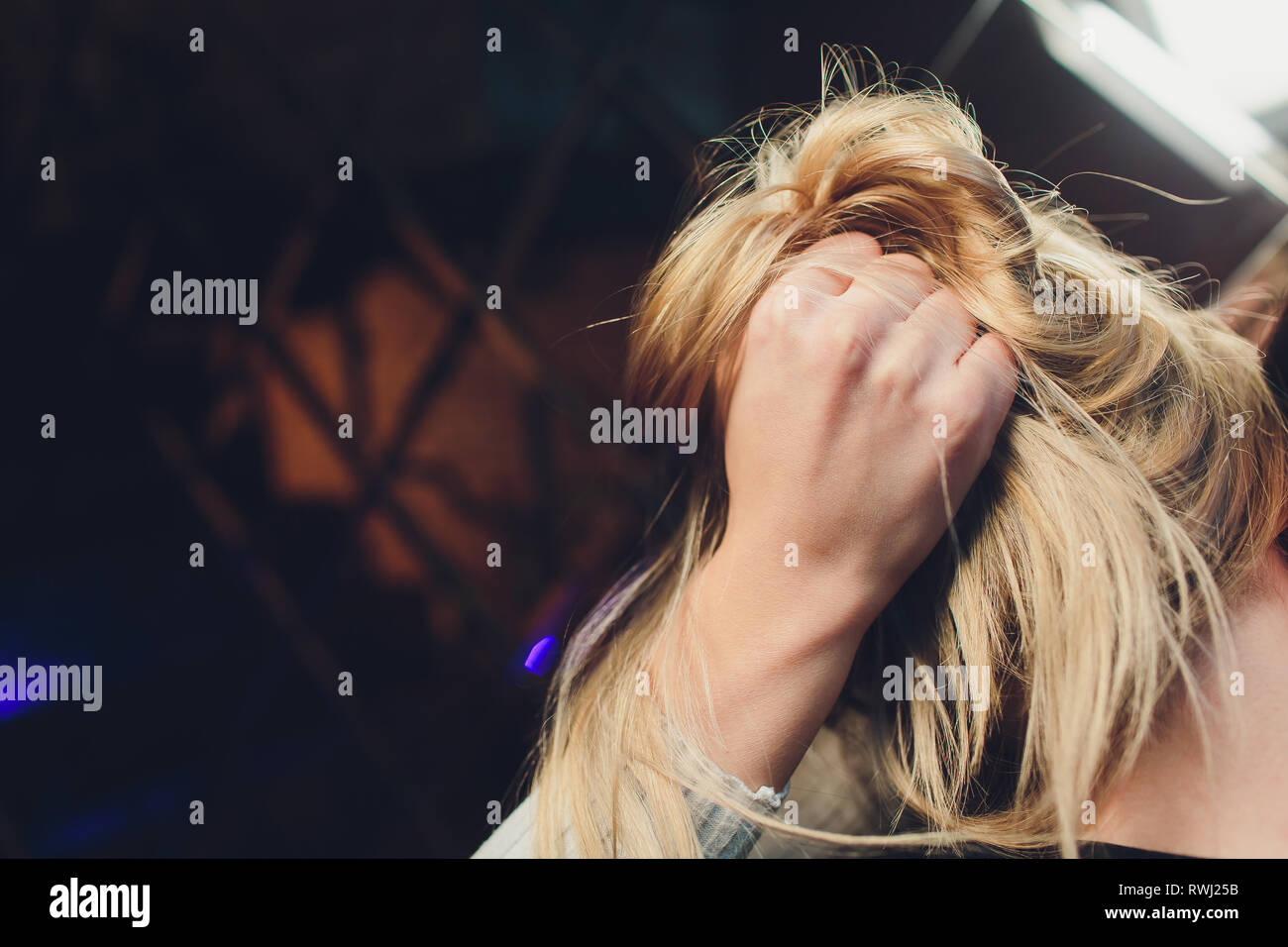 Fury and big anger inside of people. Blonde furious woman pulling blonde hair out of head. Emotional young girl showing her bad expression, motion por Stock Photo - Alamy Fury and big anger inside of people. Blonde furious woman pulling blonde hair out of head. Emotional young girl showing her bad expression, motion por Stock Photo - Alamy
