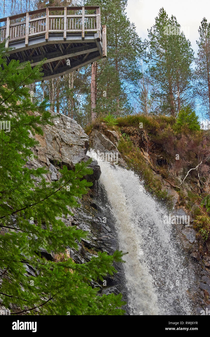 PLODDA FALLS TOMICH HIGHLAND SCOTLAND THE CANTILEVERED VIEWING PLATFORM ABOVE THE FALLS Stock Photo