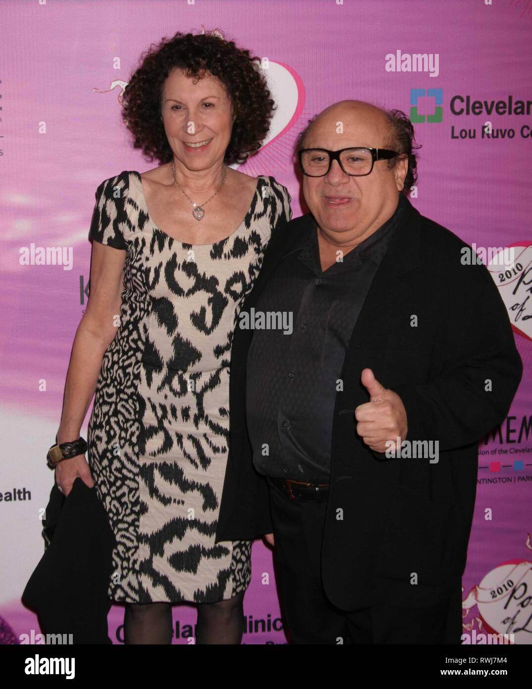 Danny DeVito Rea Perlman 2/28/10.JPG Herman Fine-PHOTOlink.net Stock