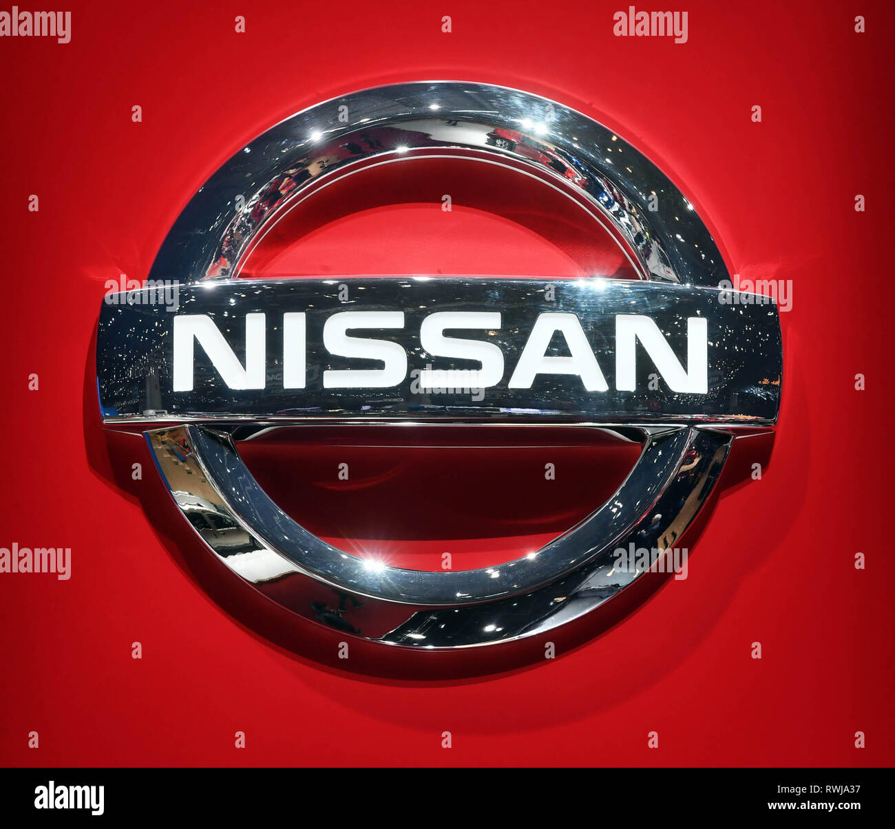 A Nissan Logo High Resolution Stock Photography And Images Alamy