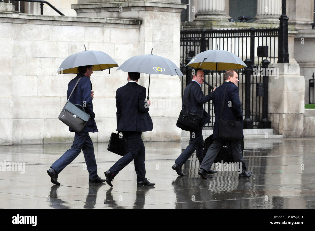 London, UK, 6 March 2019  Midweek showers in Trafalgar Square London.  Credit: JOHNNY ARMSTEAD/Alamy Live News Stock Photo