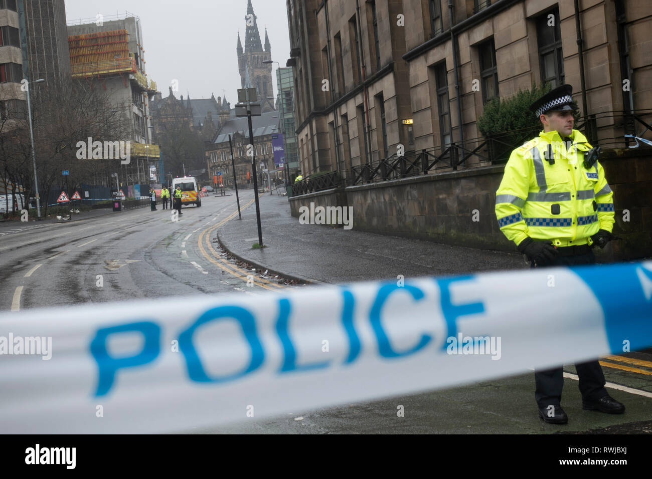 Glasgow, UK. 6th Mar, 2019. University Avenue closed by police responding to ongoing incident. A suspicious item found in Glasgow University mail room was destroyed by controlled detonation by bomb disposal experts. Credit: Iain Masterton/Alamy Live News Stock Photo