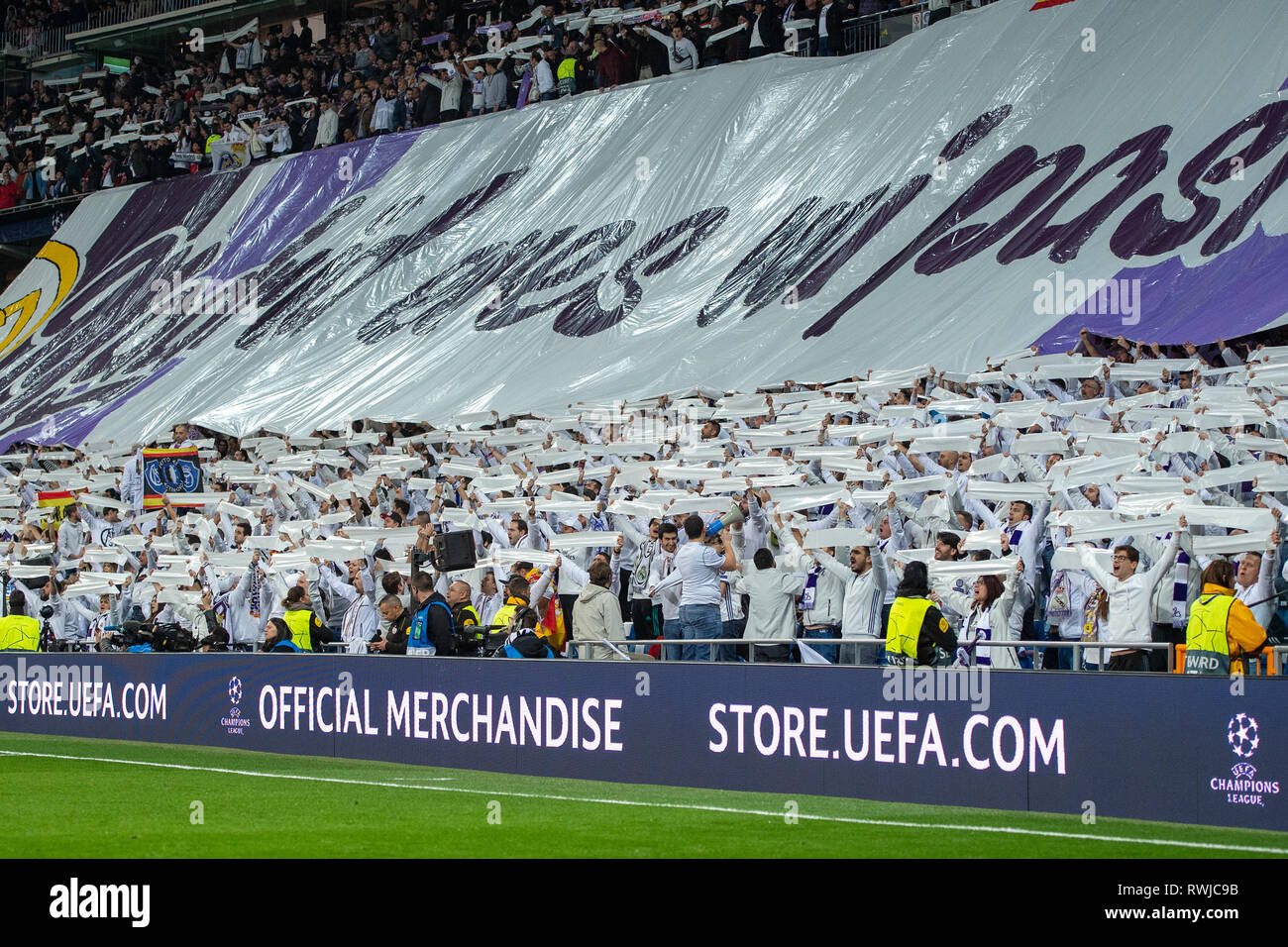 Madrid, Spain. 5th Mar, 2019. Soccer Real Madrid v AFC Ajax Champions  League 2018-2019 Real Madrid supporters, De witte muur Credit: Orange  Pictures vof/Alamy Live News Stock Photo - Alamy