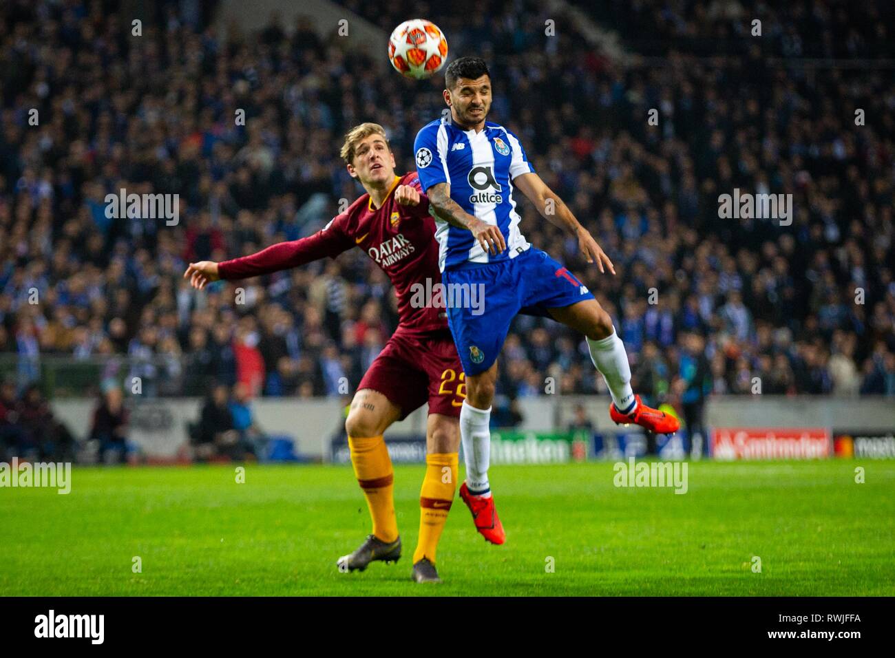 FC Porto's player Fernando Andrade dos Santos (R) vies for the ball with AS Roma's player Nicolò Zaniolo (L) during the match against AS Roma for the UEFA Champions League round 16th 2nd leg at Dragon Stadium in Porto. Final Score: FC Porto 3-1 AS Roma Stock Photo