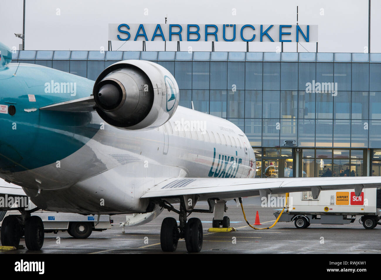 06 March 2019, Saarland, Saarbrücken: A Luxair aircraft is standing on the apron of Saarbrücken Airport. Saarbrücken Airport is the first airport in Germany to be equipped with an innovative emergency braking system for aircraft. By the end of March, an emergency zone measuring 85 metres by 45 metres will be created at the end of the runway, in which airplanes over the runway will be braked. Photo: Oliver Dietze/dpa Stock Photo
