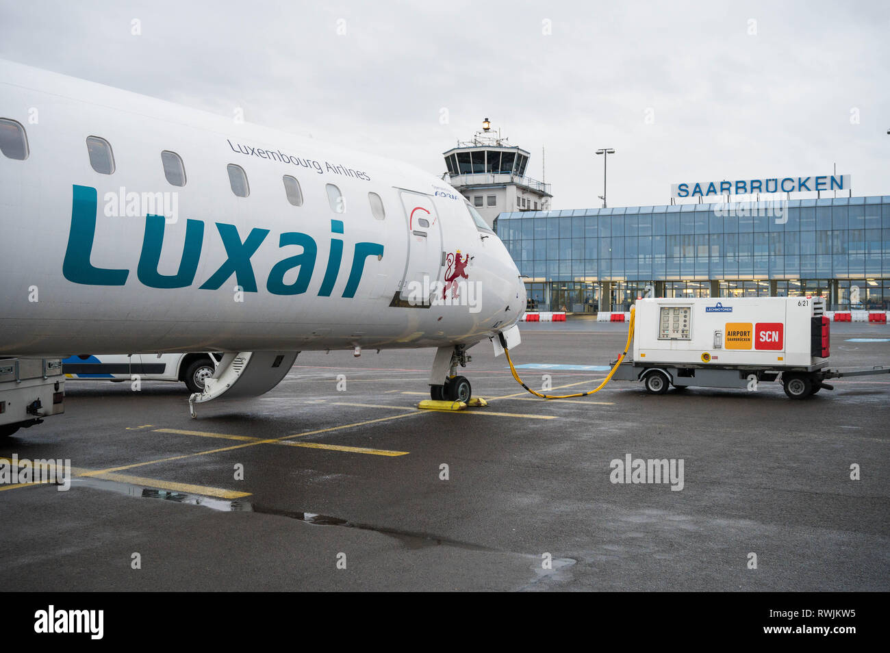 06 March 2019, Saarland, Saarbrücken: A Luxair aircraft is standing on the apron of Saarbrücken Airport. Saarbrücken Airport is the first airport in Germany to be equipped with an innovative emergency braking system for aircraft. By the end of March, an emergency zone measuring 85 metres by 45 metres will be created at the end of the runway, in which airplanes over the runway will be braked. Photo: Oliver Dietze/dpa Stock Photo