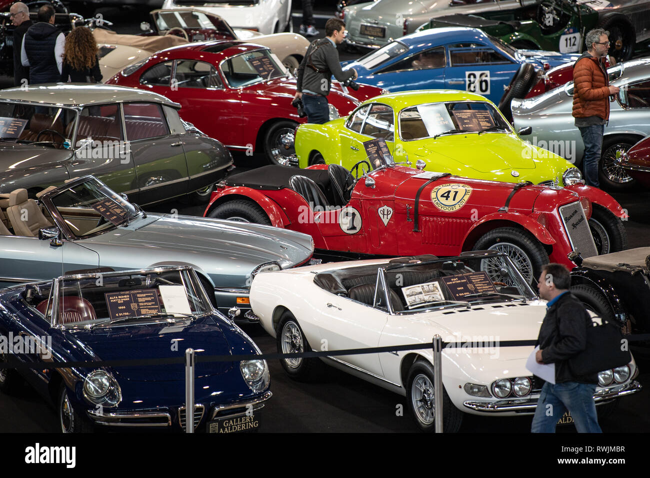 Stuttgart, Germany. 07th Mar, 2019. Visitors walk across the exhibition  area of the Retro Classics 2019 classic car trade fair. All types of classic  cars will be on display at the 19th