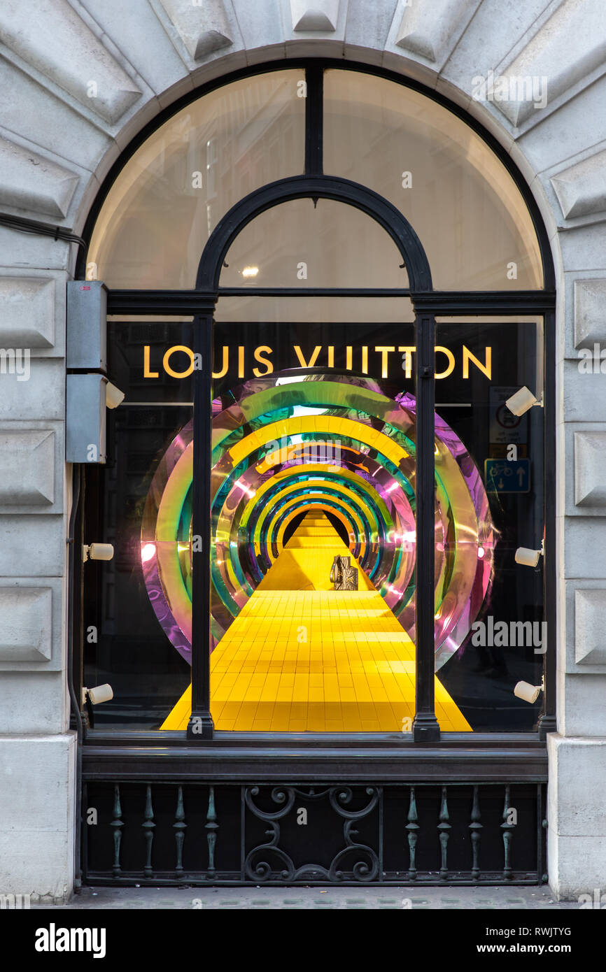 713 Louis Vuitton Shop Window Display Stock Photos, High-Res Pictures, and  Images - Getty Images