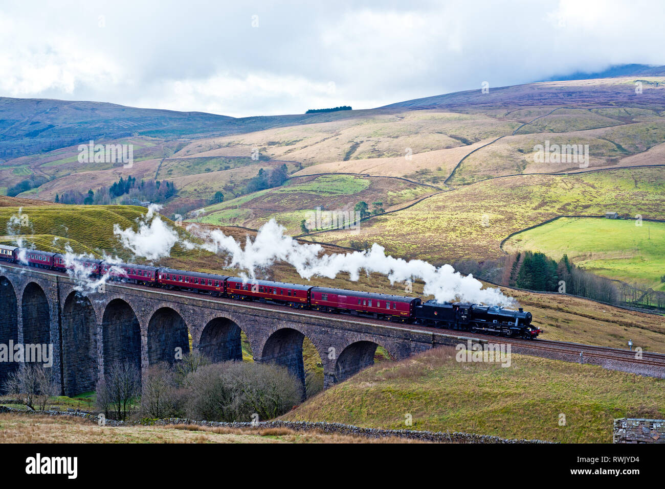 8F No 48151 at Arten Gill Viaduct, Cumbria,  Settle to Carlisle Railway, England Stock Photo