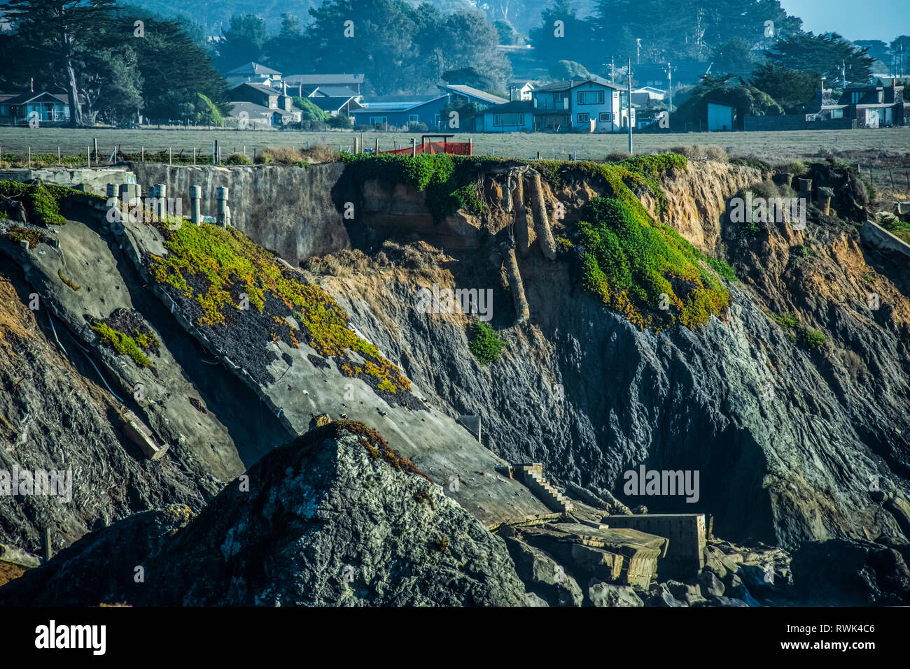 California house erosion hi-res stock photography and images - Alamy