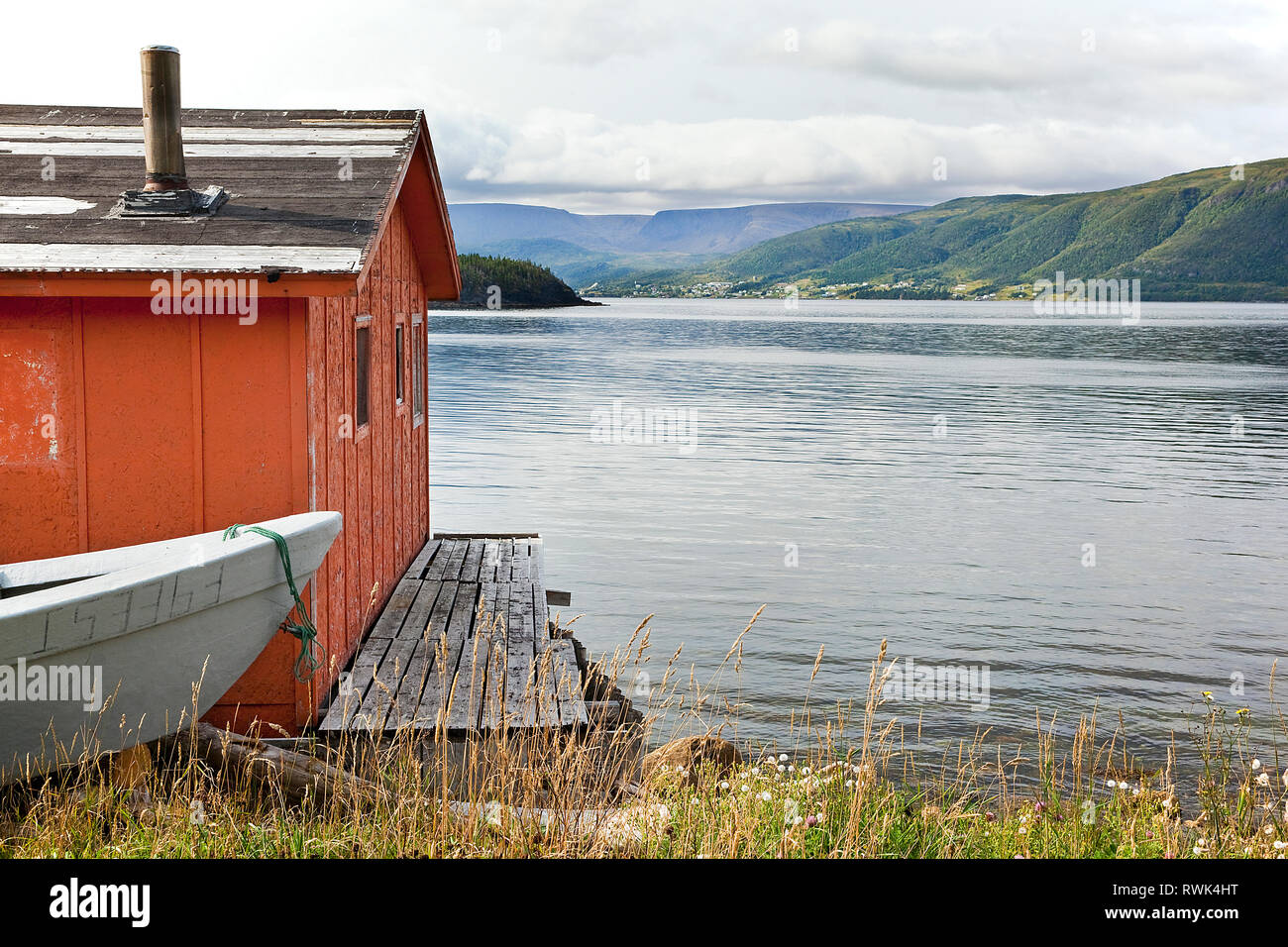 Fisherman's shed and bow of a fishing boat on the shore of Wild Cove, Bonne Bay, Gros Morne National Park, Newfoundland, Canada Stock Photo