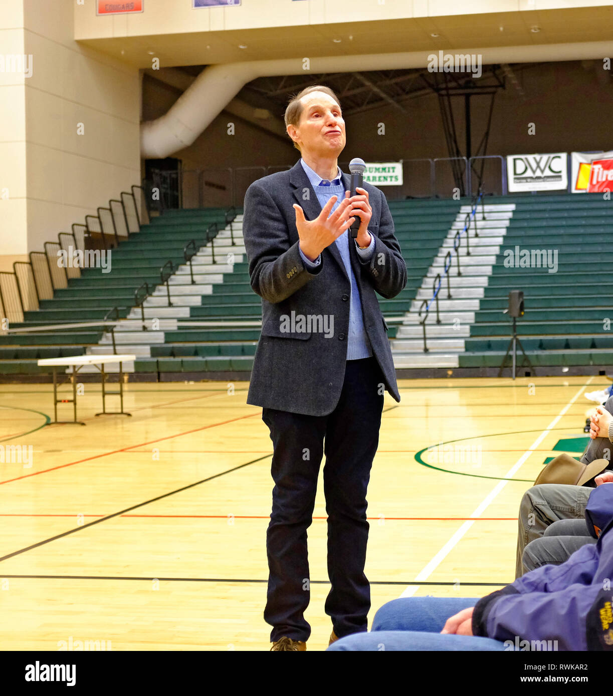 Town hall meeting hi-res stock photography and images - Alamy