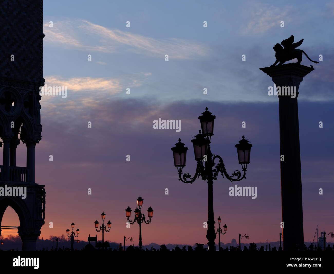 Sunrise on doges palace hi-res stock photography and images - Alamy