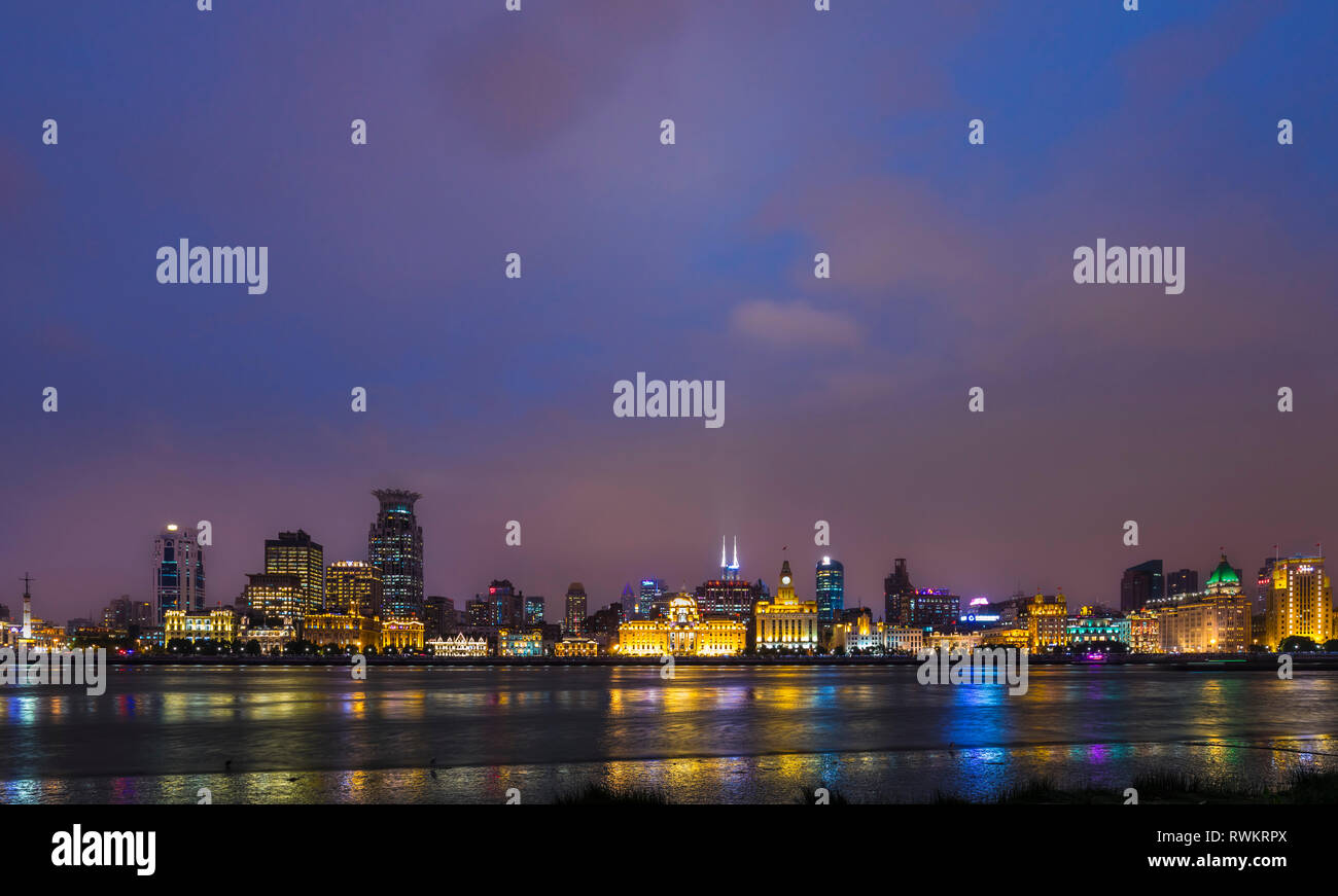 The waterfront and Bund skyline at night, Shanghai, China Stock Photo