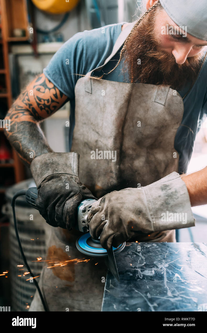 Axe grinder hires stock photography and images Alamy