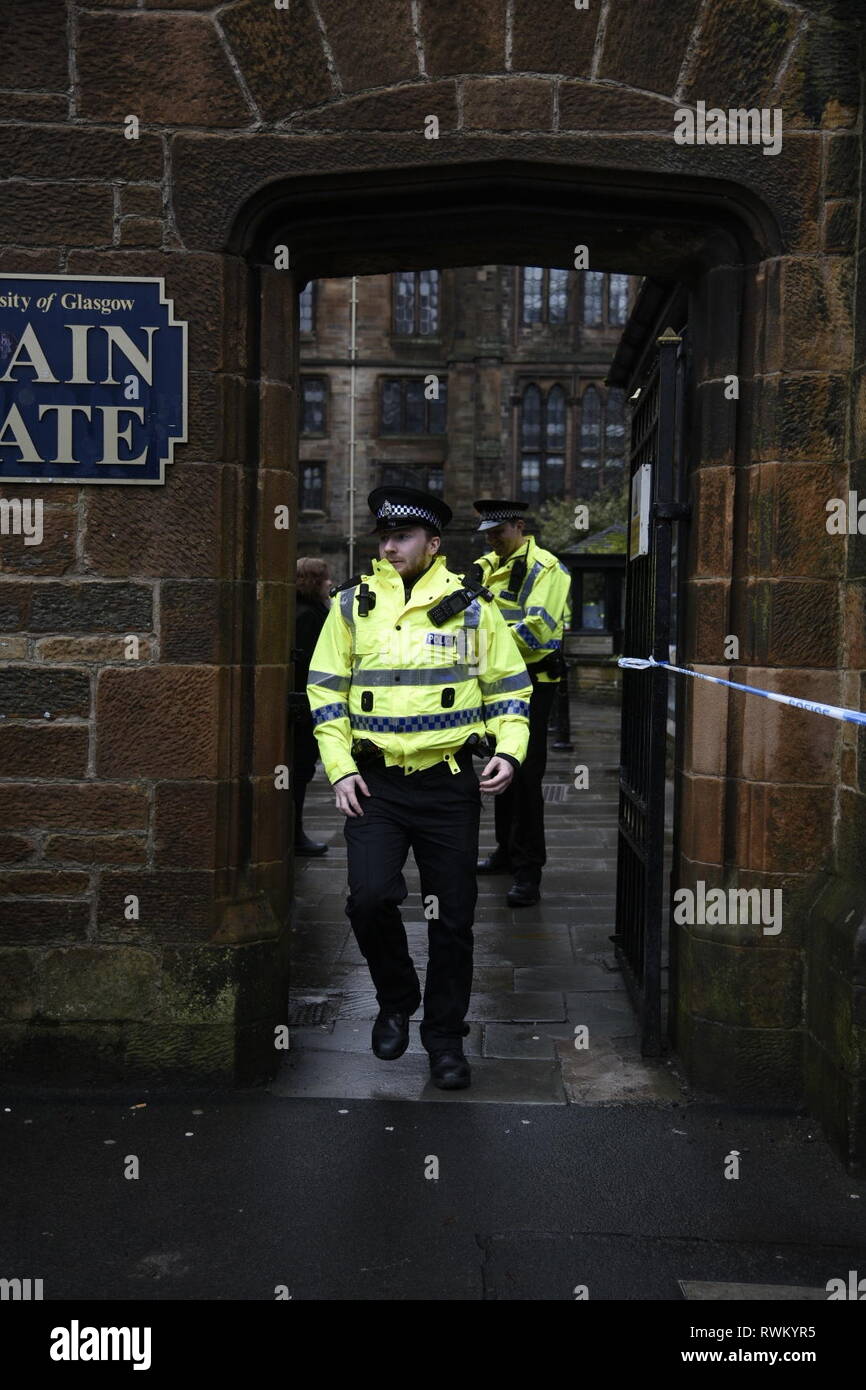 Glasgow police officers hi-res stock photography and images - Alamy