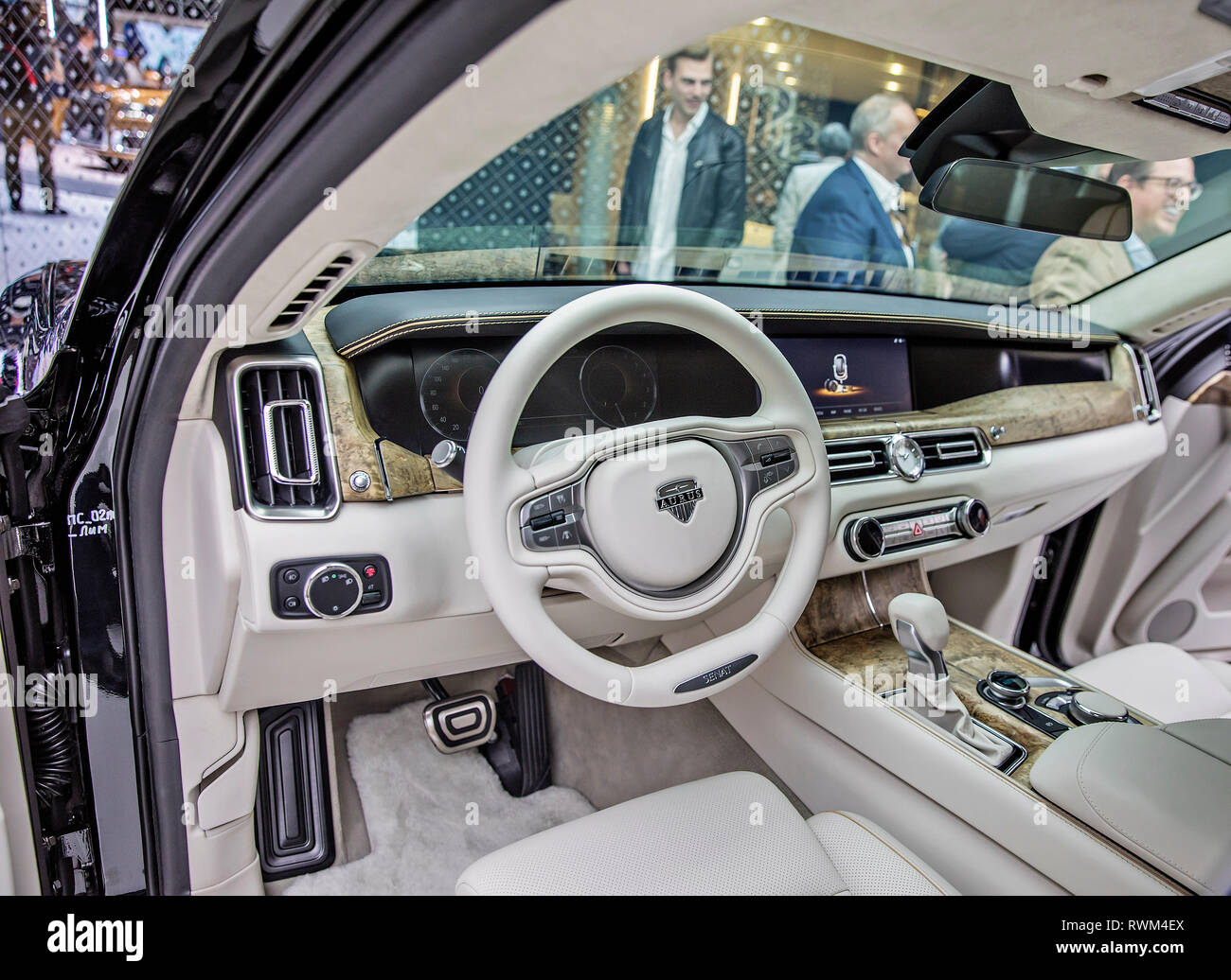 https://c8.alamy.com/comp/RWM4EX/aurus-senat-russian-luxury-limousine-that-carries-also-russian-president-vladimir-putin-was-presented-during-the-2019-geneva-international-motor-sh-RWM4EX.jpg