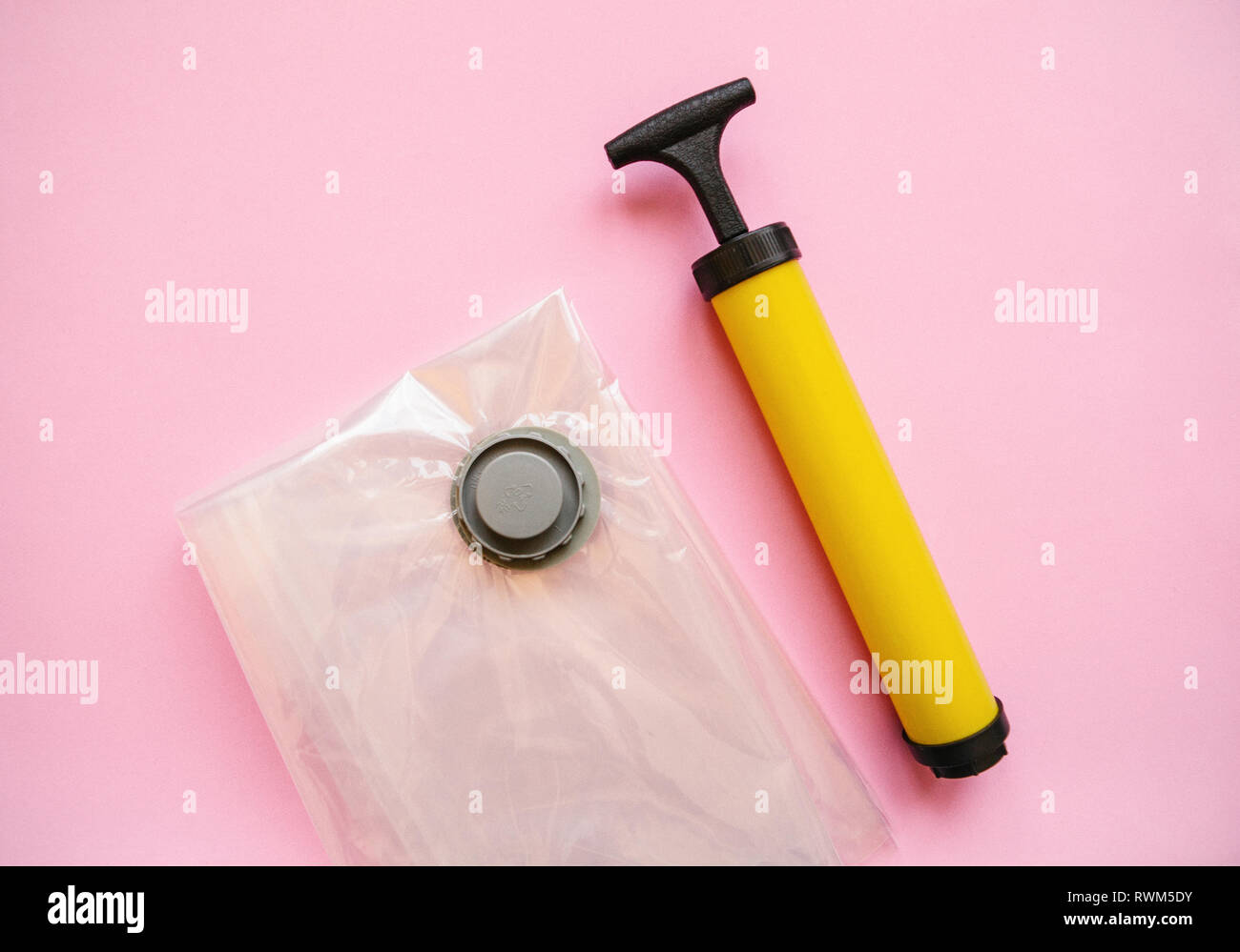 Vacuum pump for vacuum bags for packing clothes and reducing their size