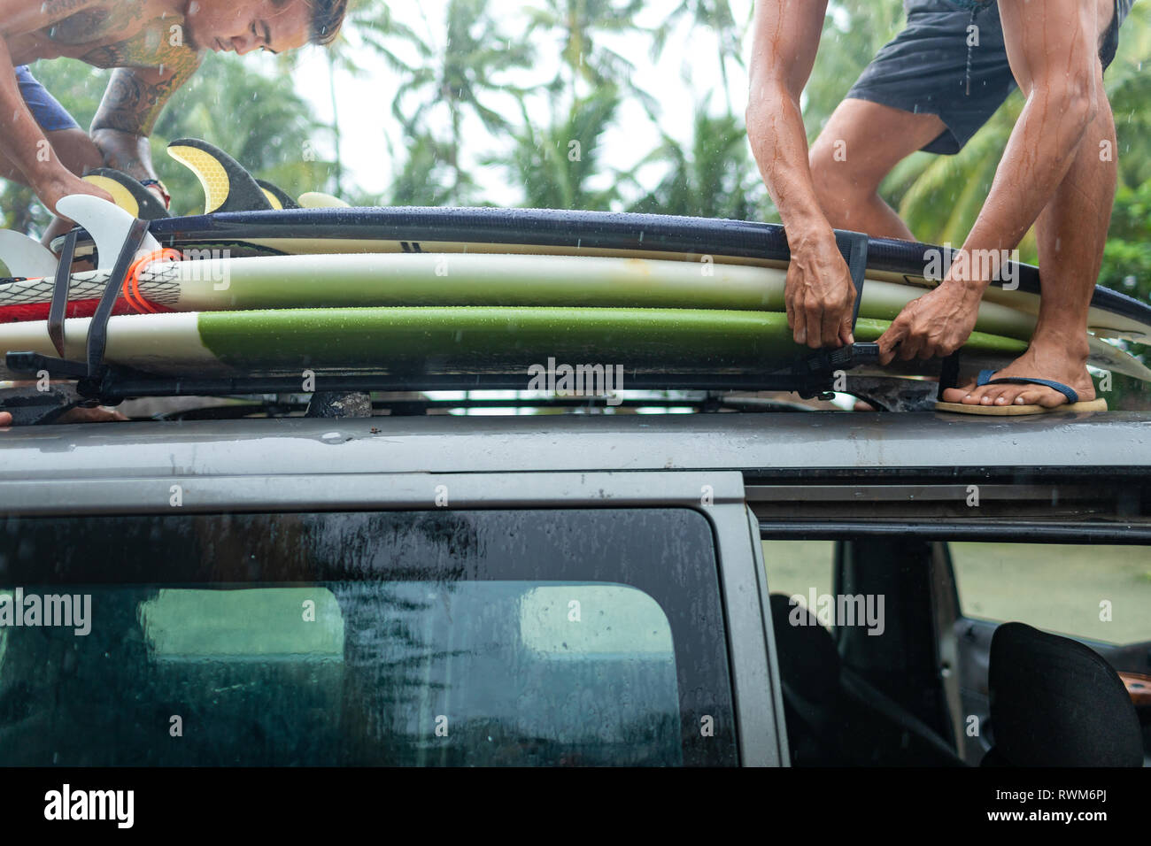 Car roof rack hires stock photography and images Alamy