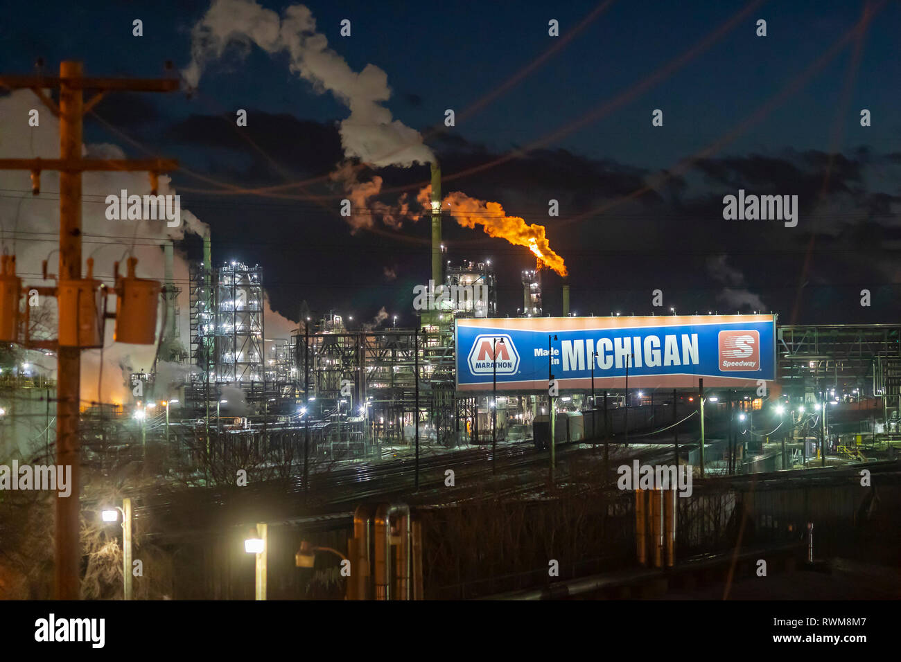 Detroit, Michigan The Marathon Petroleum Refinery Stock Photo Alamy