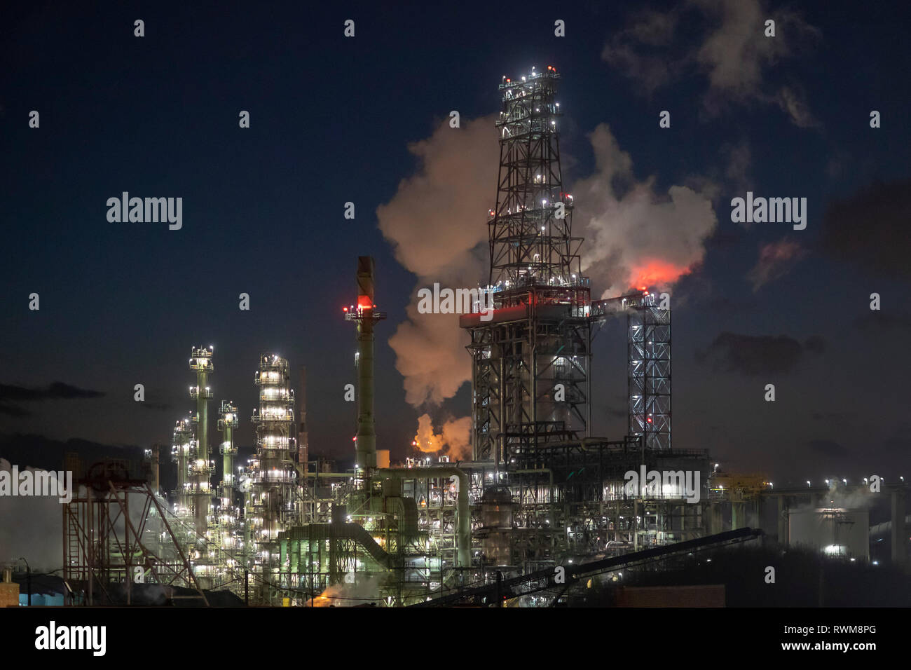 Detroit, Michigan - The Marathon Petroleum Refinery. The refinery processes heavy crude oil from Canada's tar sands. Stock Photo