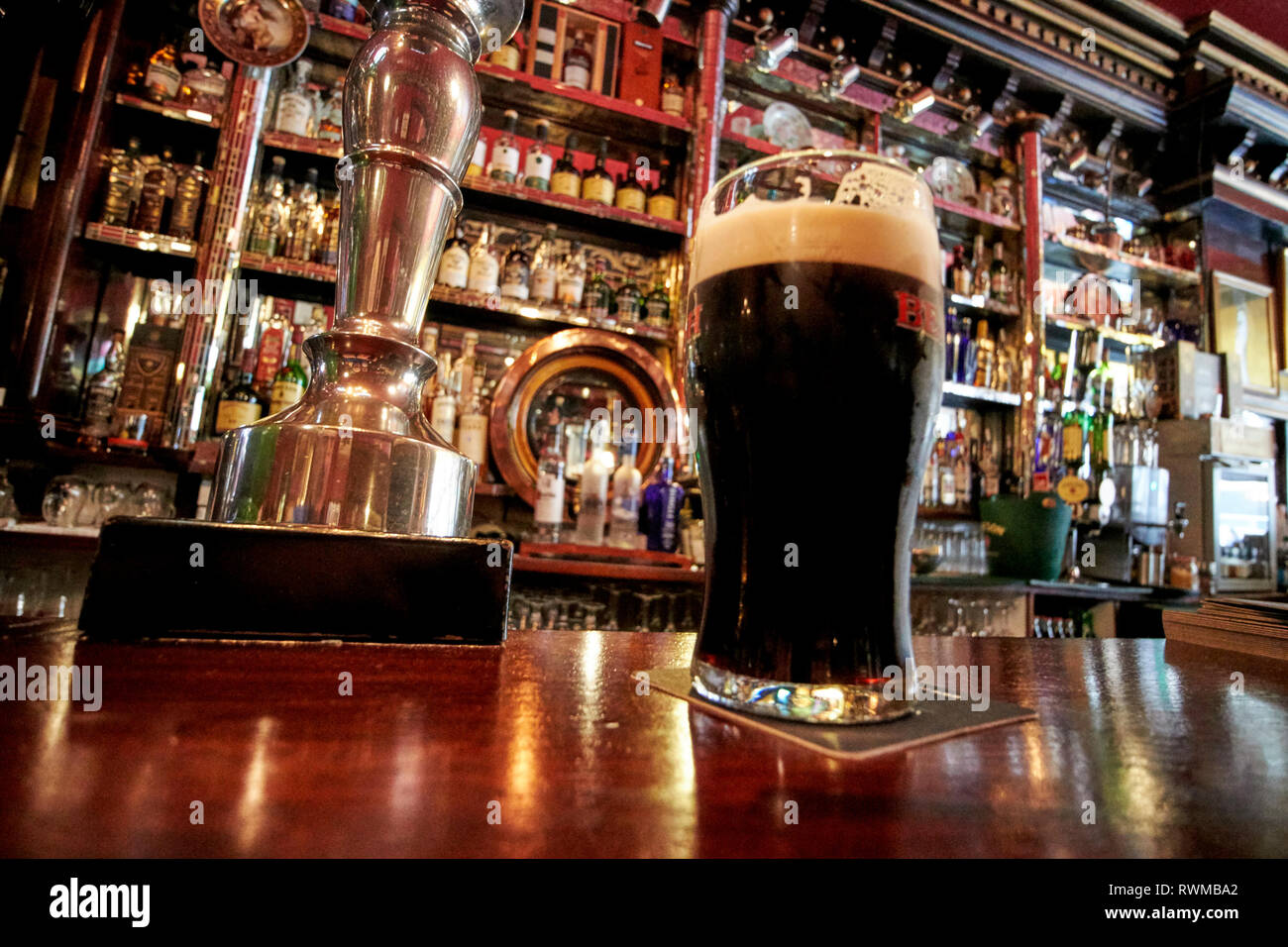 Oldest Pub Ireland High Resolution Stock Photography and Images - Alamy