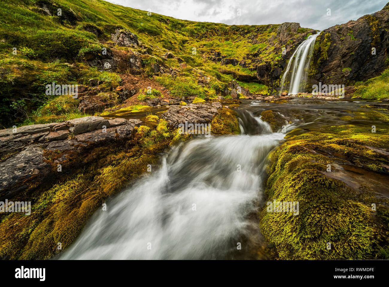 Water flowing from below hi-res stock photography and images - Alamy
