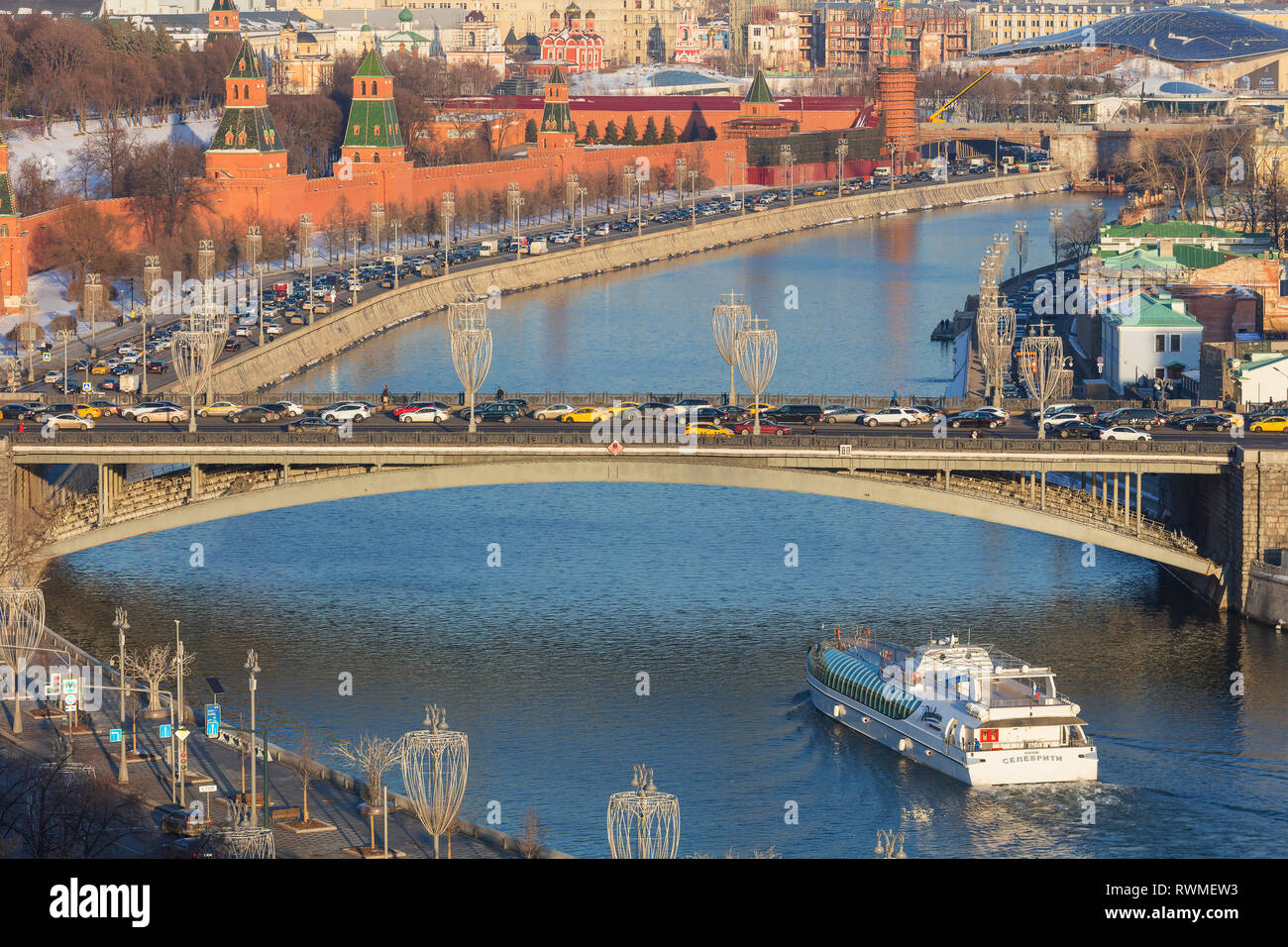 Aerial view kremlin moskva river hi-res stock photography and images ...