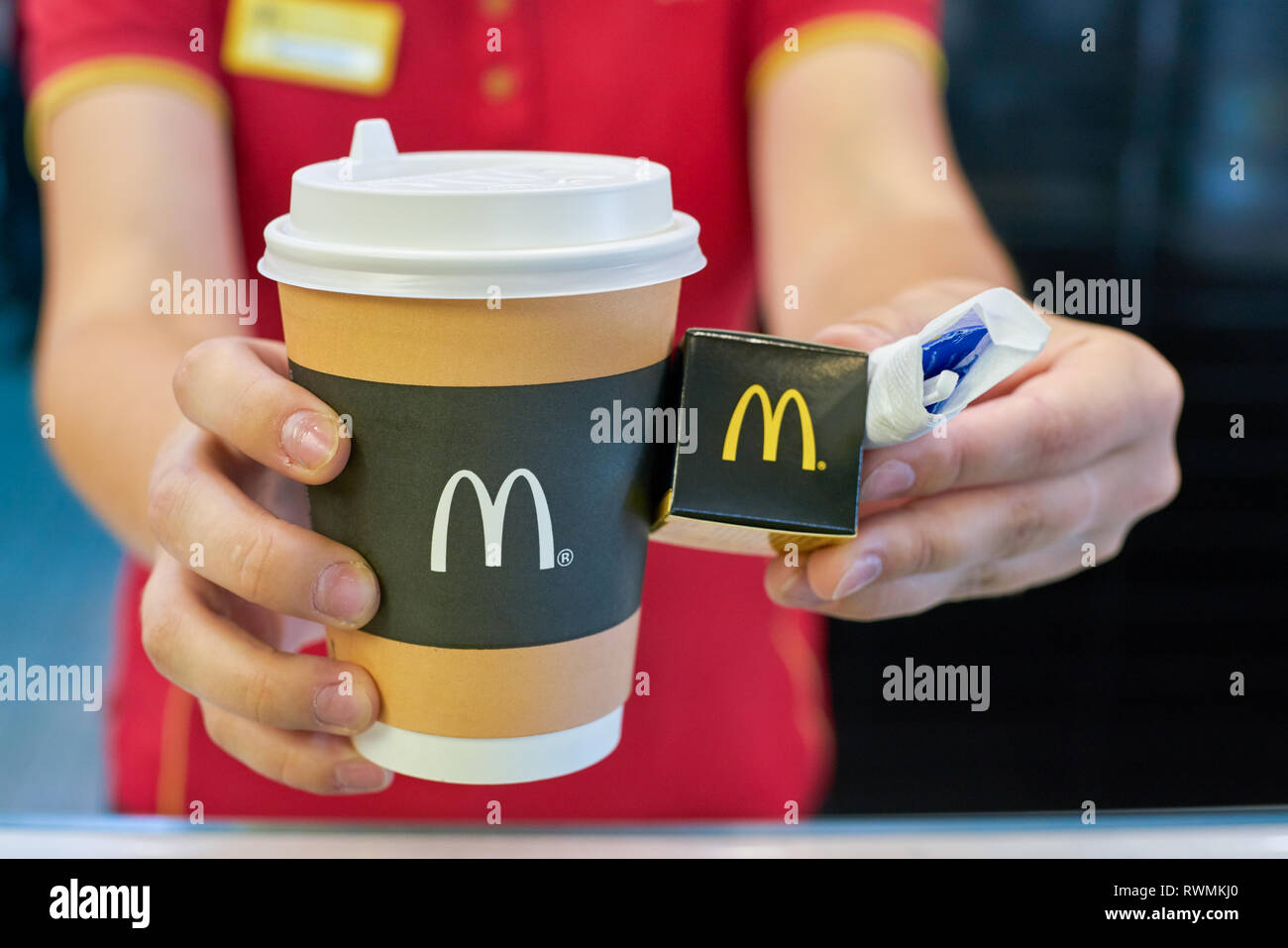 Mcdonald drink paper cup hi-res stock photography and images - Alamy