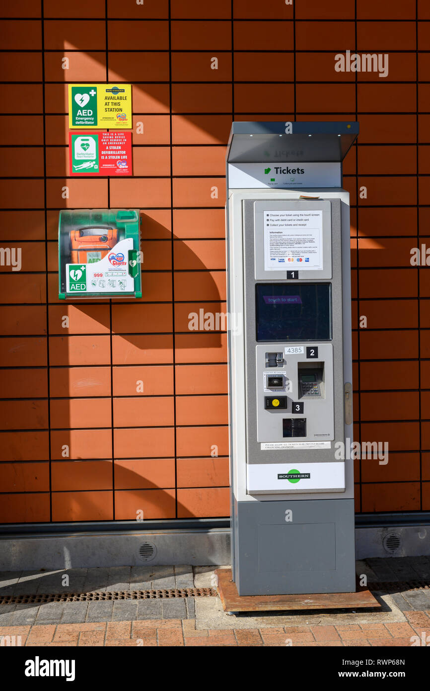 Train travel ticket machine at East Grinstead railway Station, East Grinstead, West Sussex, England, UK Stock Photo
