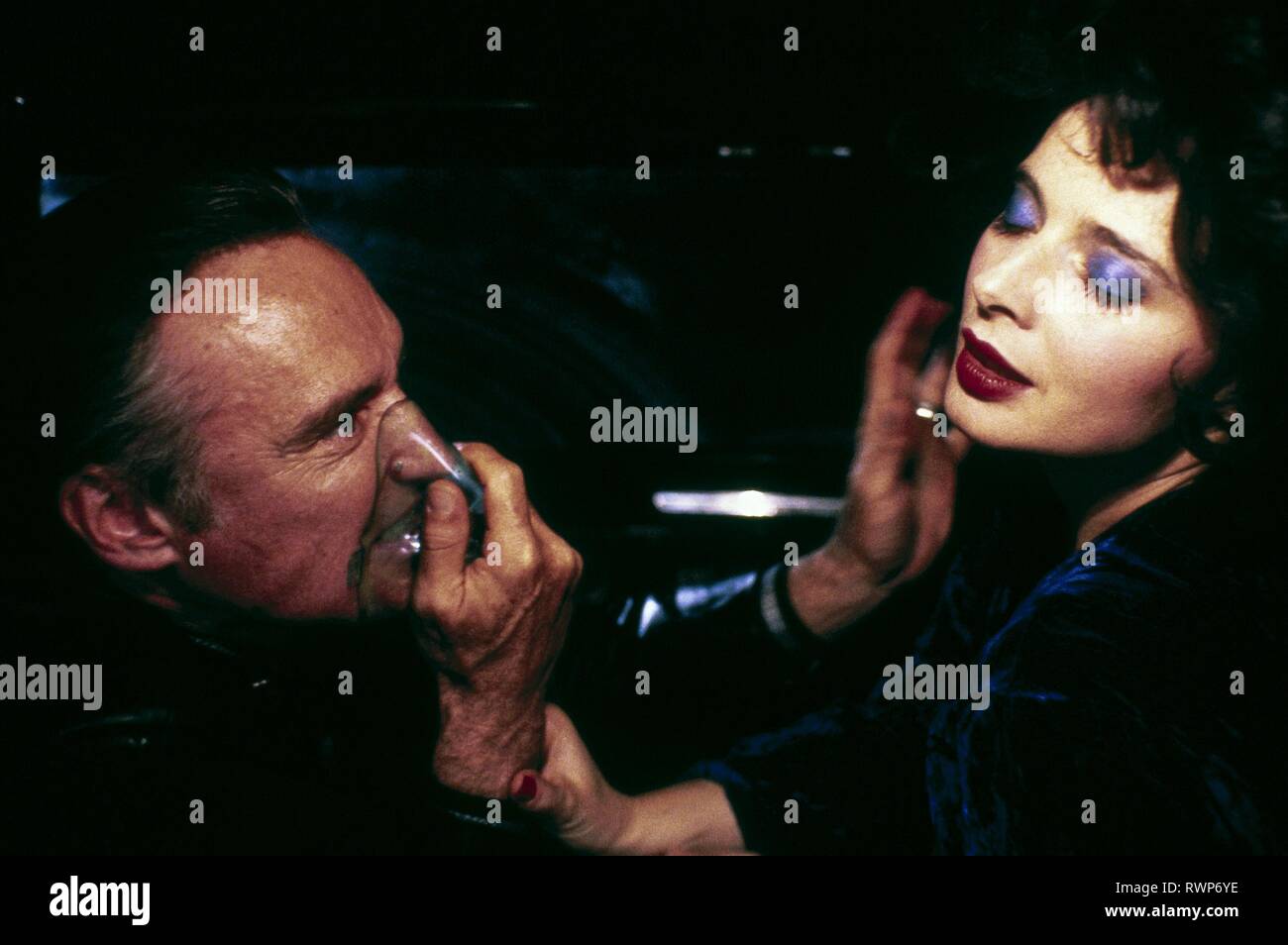 Blue velvet 1986 dennis hopper hi-res stock photography and images - Alamy