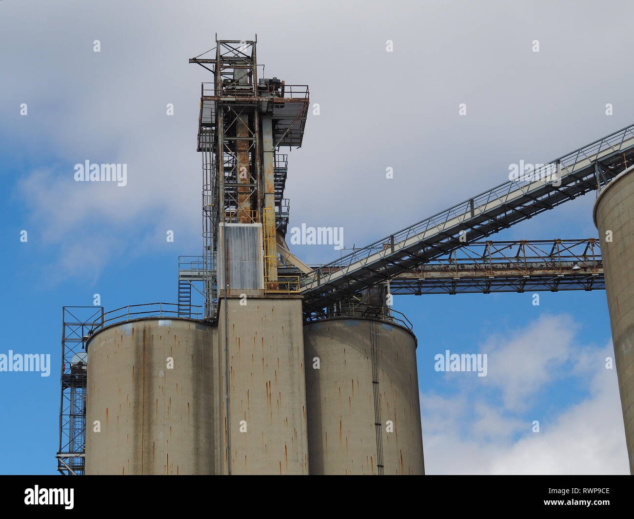 Vintage grain elevator hires stock photography and images Alamy