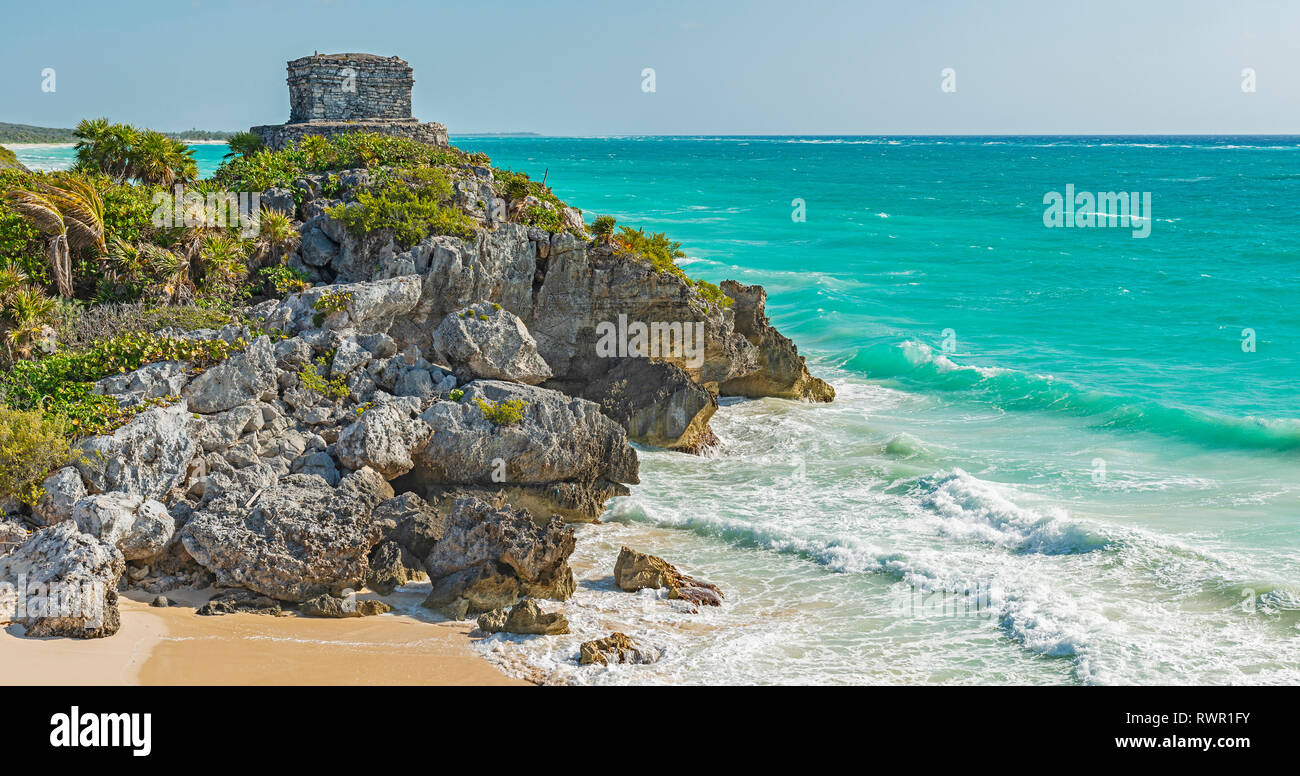 Panorama of the God of Winds temple in the Mayan archaeology complex of Tulum by the Caribbean Sea, Quintana Roo state, Yucatan Peninsula, Mexico. Stock Photo