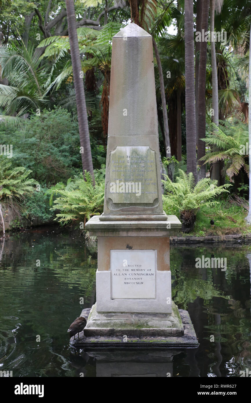 Garden obelisk hires stock photography and images Alamy