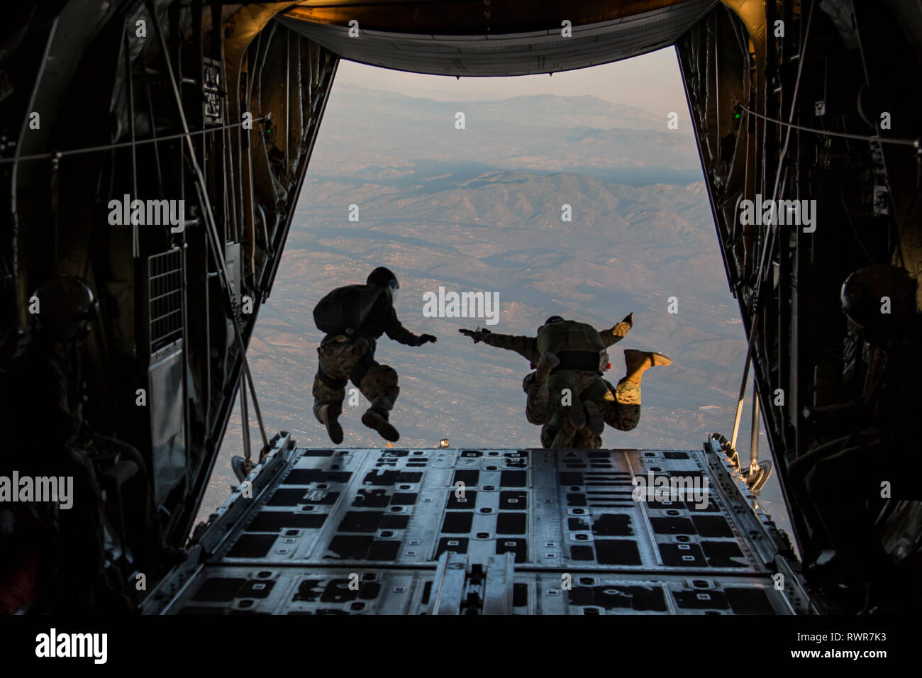 U.S. Marines with 1st Marine Raider Battalion (MRB) participate in air drop training during Exercise Yuma Horizon 19 near Marine Corps Air Station Camp Pendleton, California, Jan. 10, 2019. Marine Aerial Refueler Transport Squadron 152 and 1st MRB conducted low-level static line jumps and military free fall training to maintain proficiency and fulfill training requirements. (U.S. Marine Corps photo by Lance Cpl. Seth Rosenberg) Stock Photo